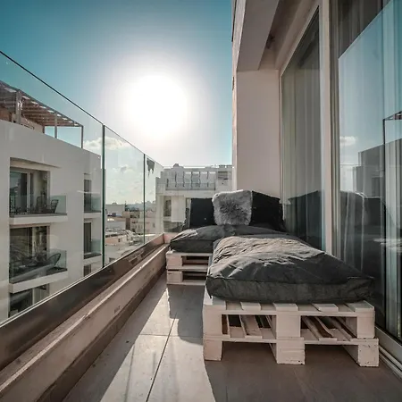 Lägenhet King-size Bed, Outdoor Lounge, 2 Rain Showers Is-Swieqi