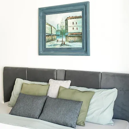 Lägenhet King-size Bed, Outdoor Lounge, 2 Rain Showers Is-Swieqi