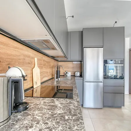 King-size Bed, Outdoor Lounge, 2 Rain Showers Lägenhet Is-Swieqi