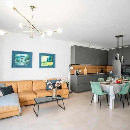 Apartment King-size Bed, Outdoor Lounge, 2 Rain Showers *