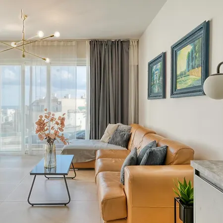King-size Bed, Outdoor Lounge, 2 Rain Showers Apartment *