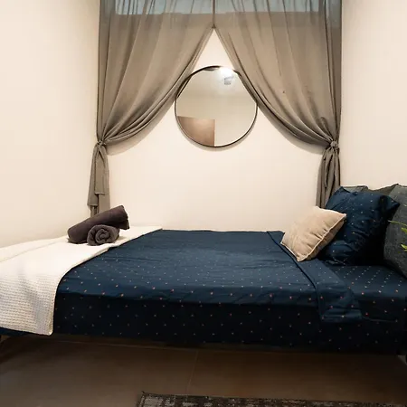 King-size Bed, Outdoor Lounge, 2 Rain Showers *