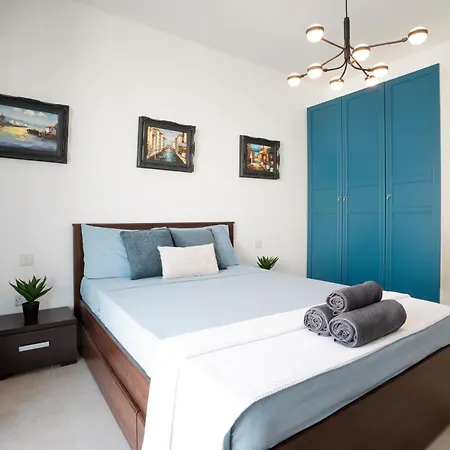 King-size Bed, Outdoor Lounge, 2 Rain Showers