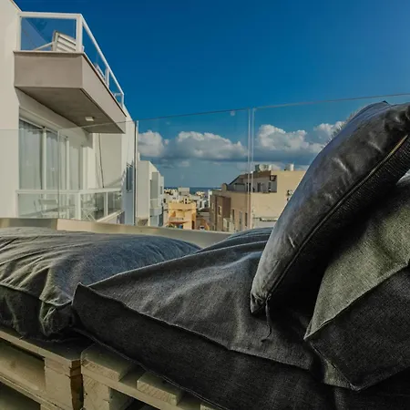 King-size Bed, Outdoor Lounge, 2 Rain Showers
