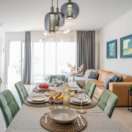 King-size Bed, Outdoor Lounge, 2 Rain Showers شقة Is-Swieqi