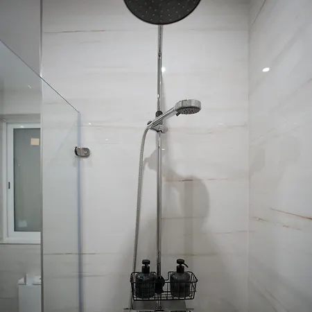 King-size Bed, Outdoor Lounge, 2 Rain Showers *