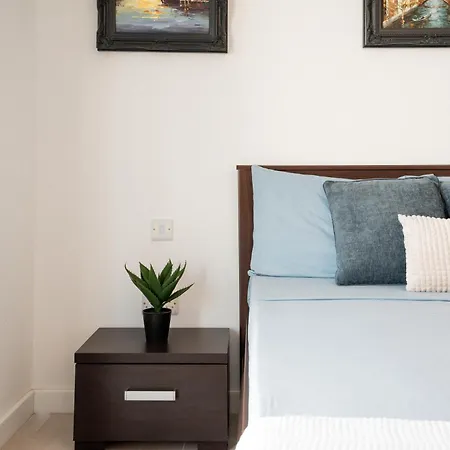 King-size Bed, Outdoor Lounge, 2 Rain Showers * Is-Swieqi