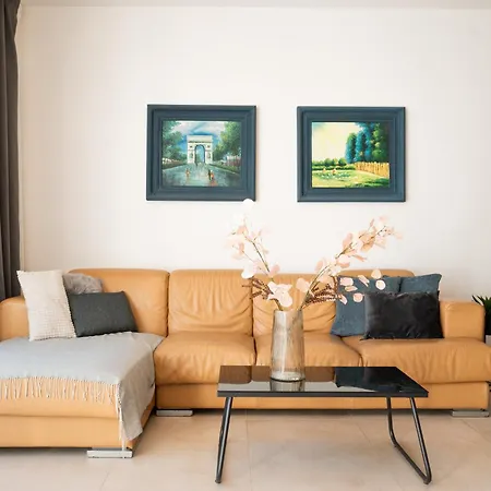King-size Bed, Outdoor Lounge, 2 Rain Showers Apartment
